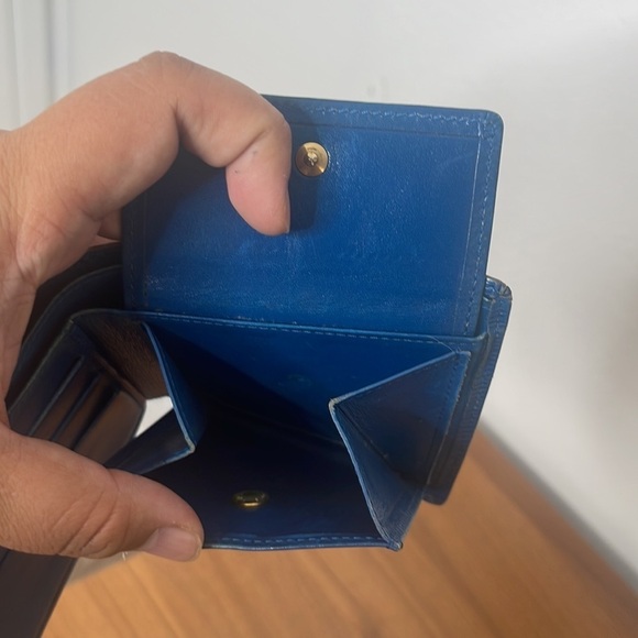 Louis Vuitton Epi leather wallet